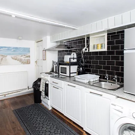 Exclusive - Close To Centre, Contactless Entry, Free Parking, Wifi & Netflix *