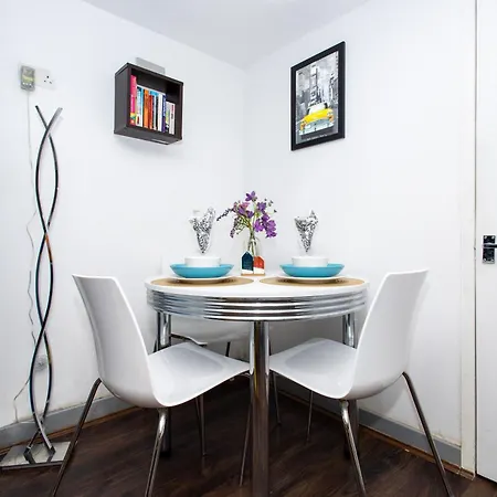 Exclusive - Close To Centre, Contactless Entry, Free Parking, Wifi & Netflix