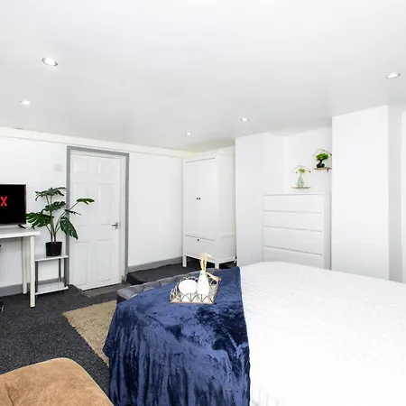 Exclusive - Close To Centre, Contactless Entry, Free Parking, Wifi & Netflix 公寓