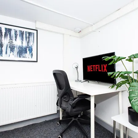 Apartment Exclusive - Close To Centre, Contactless Entry, Free Parking, Wifi & Netflix